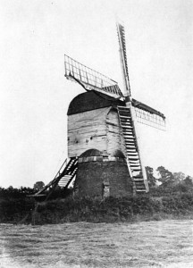 Hoton windmill with roundhouse 