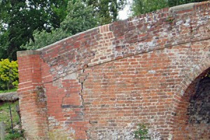 Waterhouse Bridge, showing crack on South West corner flank pillar