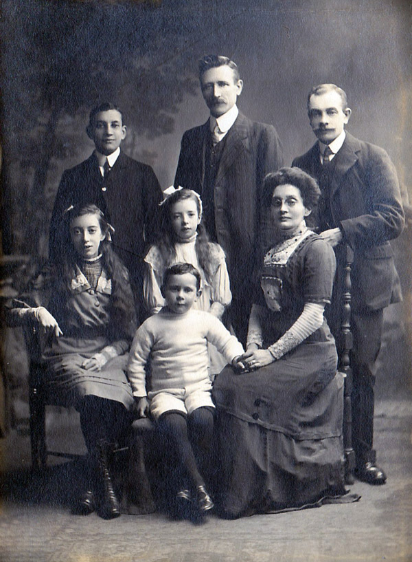 Hugh (right) and Donald (left) with their sister Elsie Coleman and her family in England in December 1912